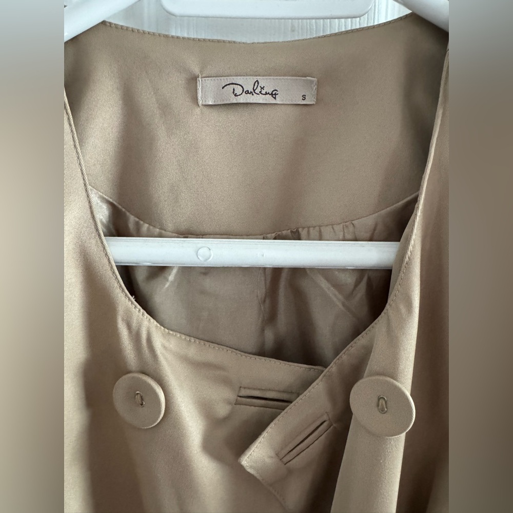Darling Trench Coat with Belt and flared bottom - Picture 2 of 3